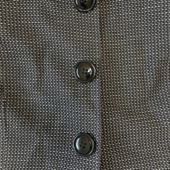 Tahari Arthur S. Levine Women’s Textured Cropped Blazer Jacket - Size 8 - Picture 4 of 4